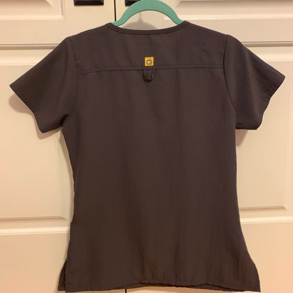 Gray scrub top and scrub pants - Picture 2 of 5